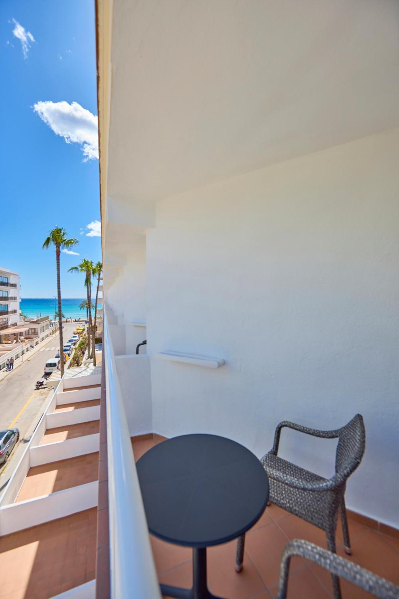 Universal Hotel Bikini Cala Millor  Exterior photo